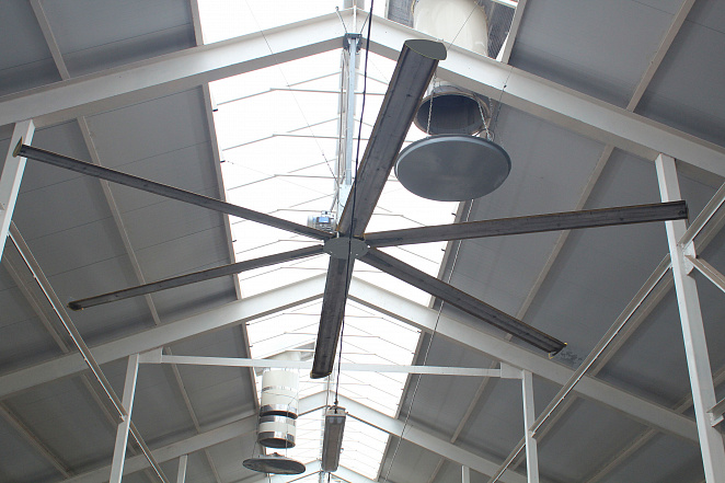 Система перемешивания воздуха с потолочными вентиляторами